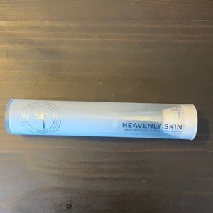 #704 Heavenly Skin Smoothing Complexion Brush
IT